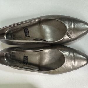 Vintage 1990s Allure Metallic Pewter Low Heel Pumps – Women’s Size 5M – Classic